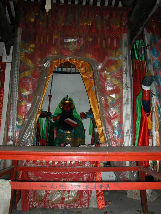 Chenghuang shen (near left)