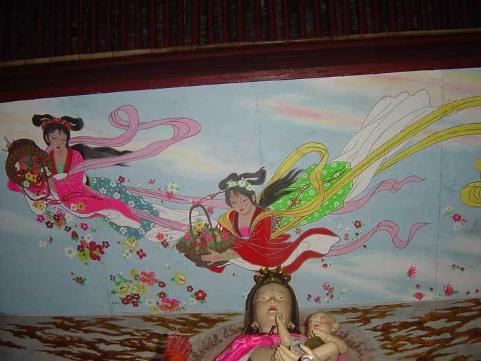 Ceiling painting above Guanyin Ceiling painting above Guanyin