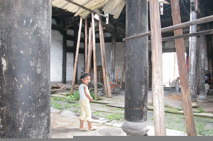 Southeastern corner of the hall Southeastern corner of the hall