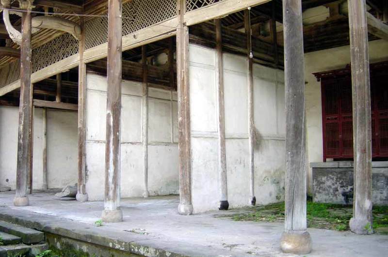 Courtyard between the front and back halls-1 Courtyard between the front and back halls-1