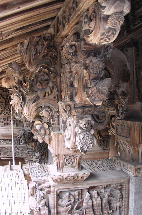 detail of pillar bracket