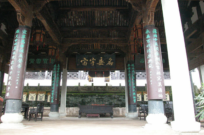 Overview of the lower hall Overview of the lower hall