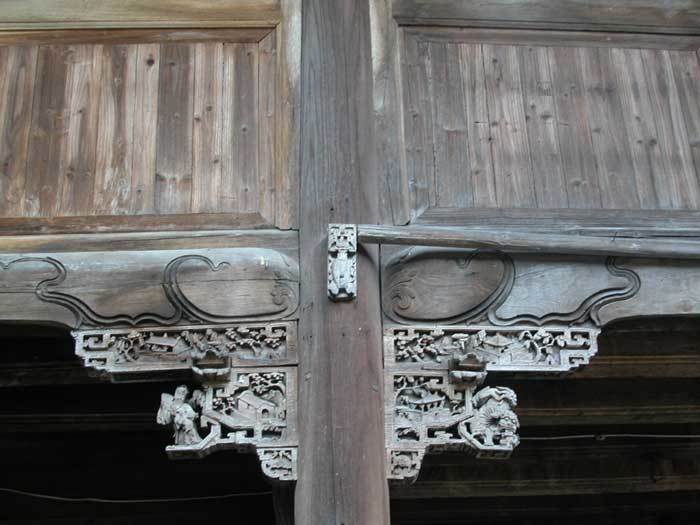 Carved bracket of the left pillar of the hall