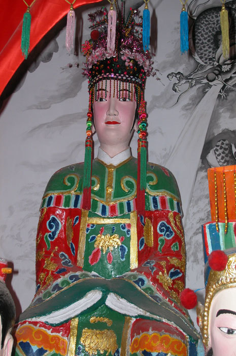 Wife of Zhou Wenwu, rear left of the central altar