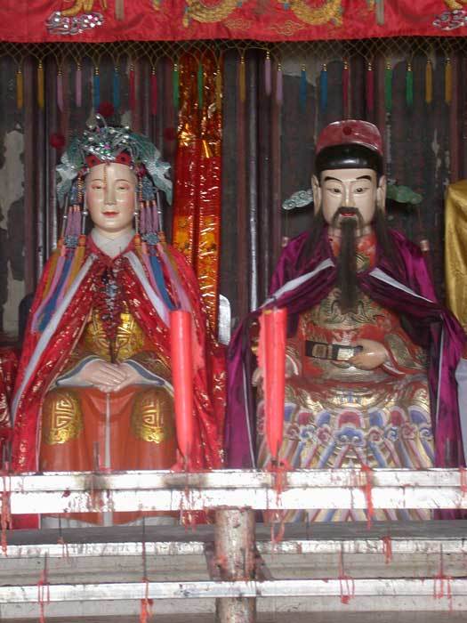 City God parents in the middle accompanied by City God and his wife1 City God parents in the middle accompanied by City God and his wife1