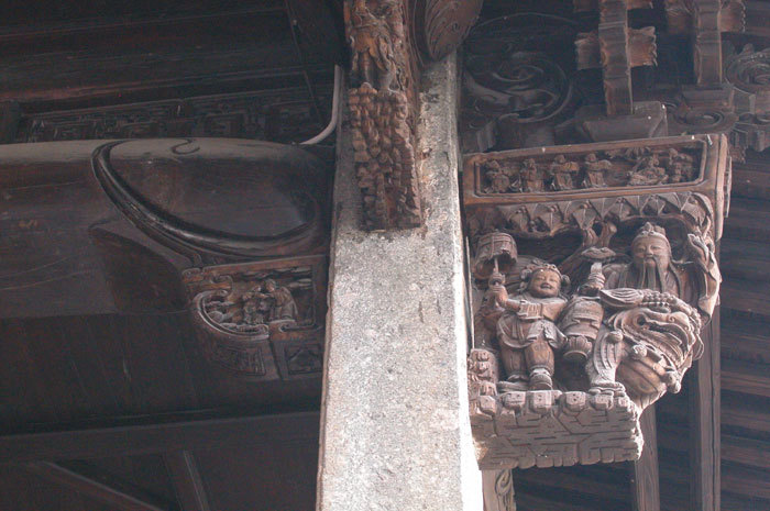 Bracket on the right center Bracket on the right center