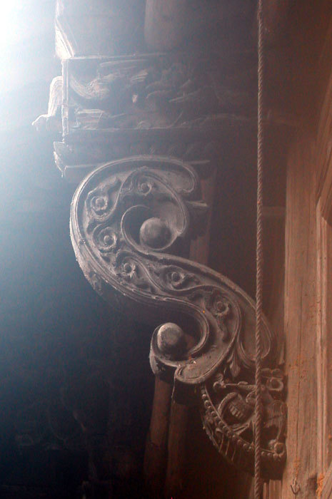 Bracket on the left wing Bracket on the left wing