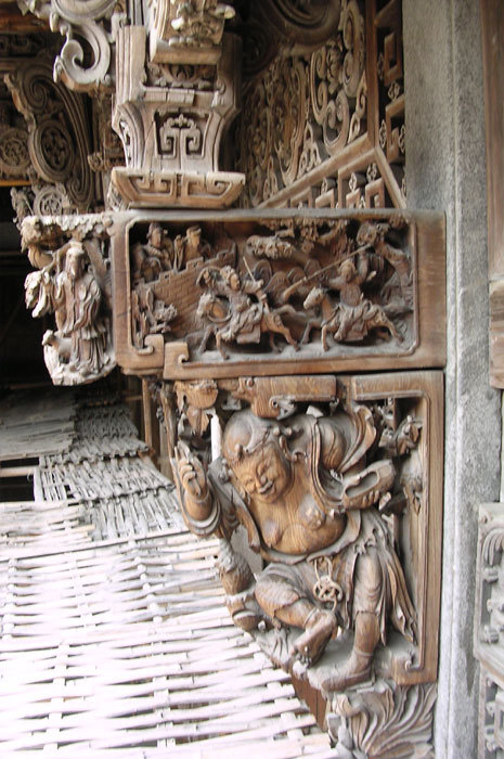 detail of second bracket carving on side wall