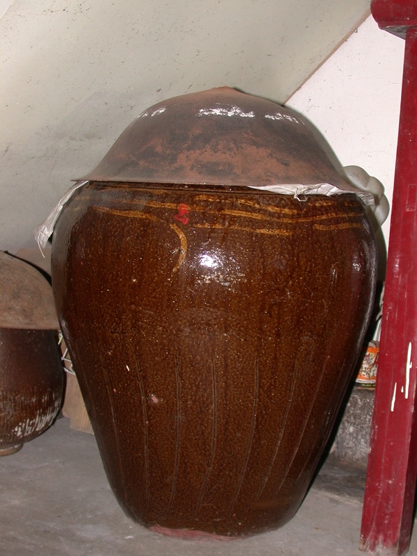 Large storage jar Large storage jar