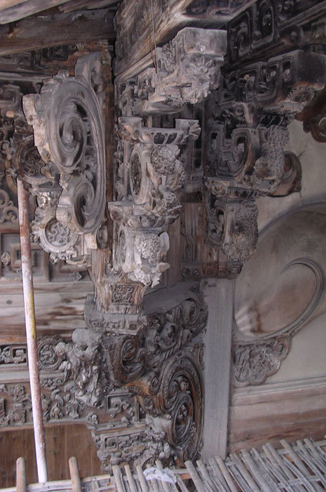 detail of another pillar bracket