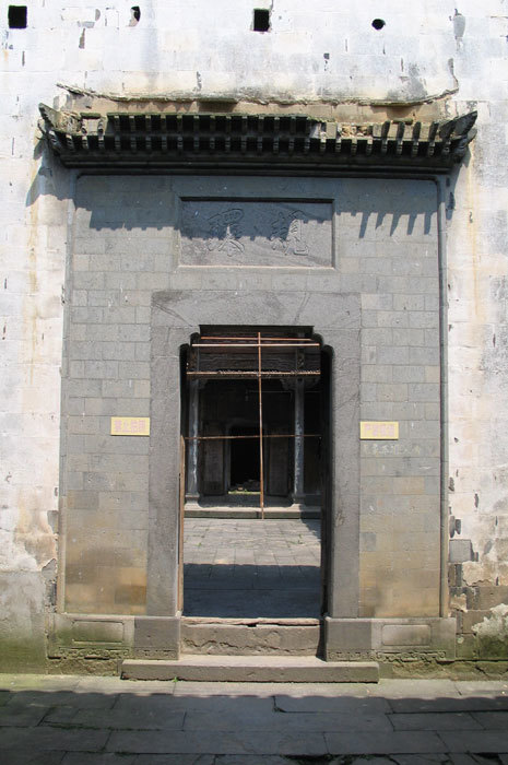 Entrance to the courtyard Entrance to the courtyard