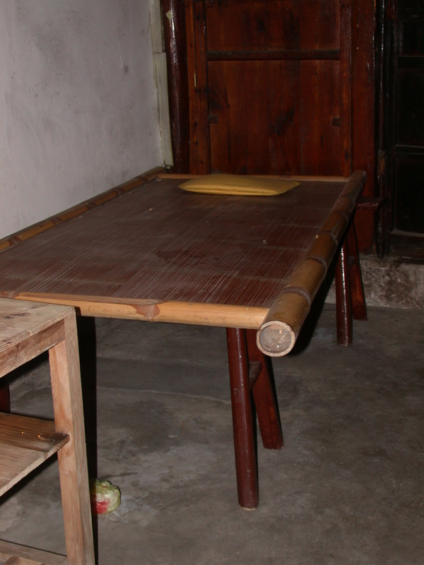 Bamboo bed with saw-house type legs Bamboo bed with saw-house type legs