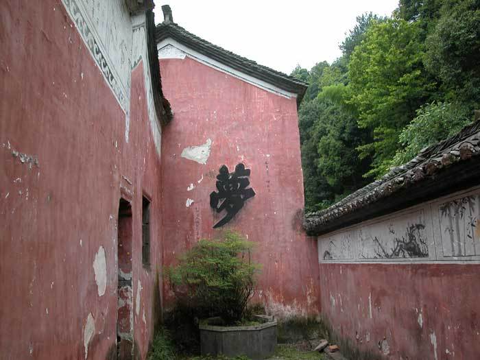 Entrance alley of Grotto Lord Temple