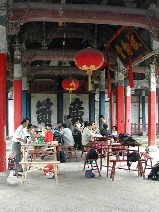 Looking at the left wall. The right character means `Incorruption`; the left character means `Integrity`