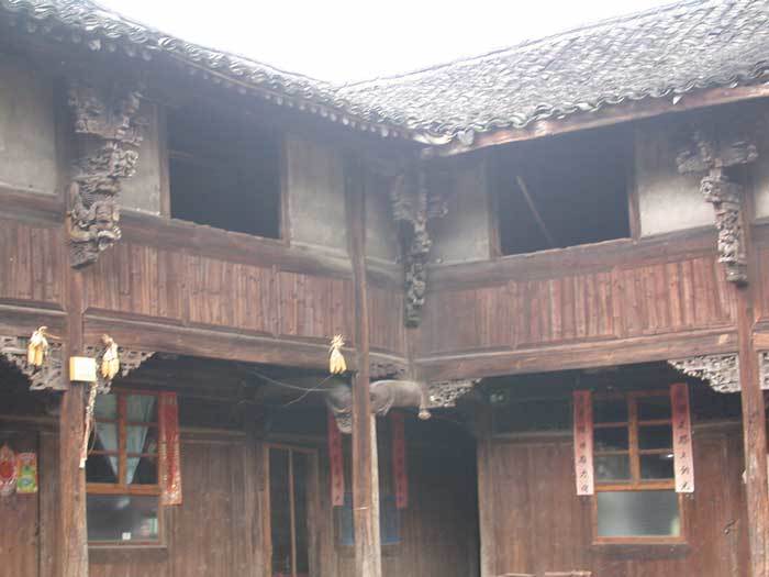 Overview of the two-storied back hall