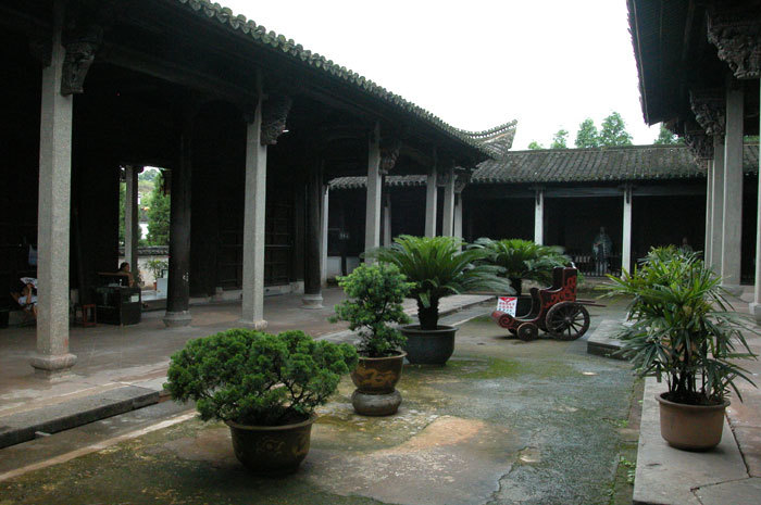 Overview of the courtyard Overview of the courtyard