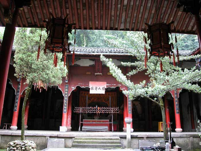 Overview of the main hall