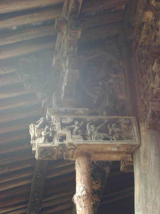 Carved bracket of the left pillar of the hall