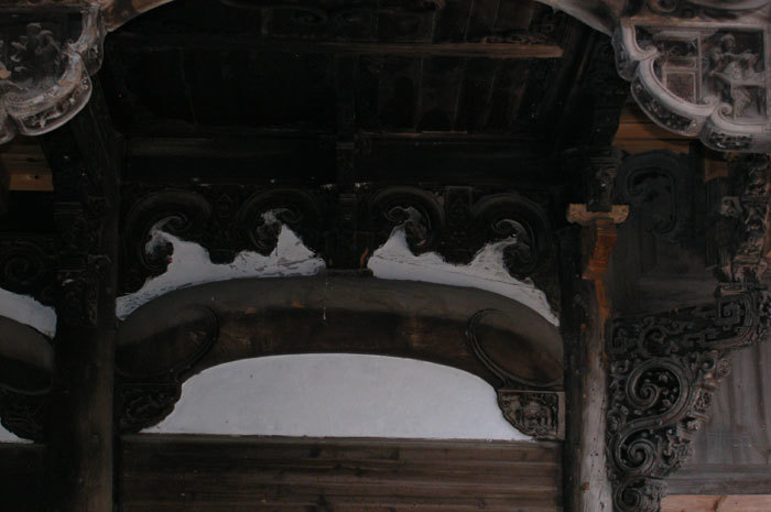 Central upper beam between right pillars Central upper beam between right pillars