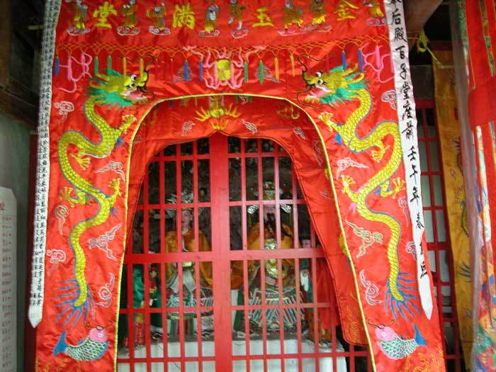 King Wen of Zhou, his wife, and his children King Wen of Zhou, his wife, and his children