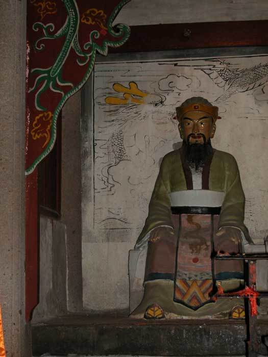 Statues on the near right-hand side of the main hall.close-up of the statue on the left-hand side