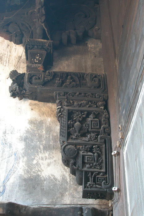 bracket below roof, second side courtyard
