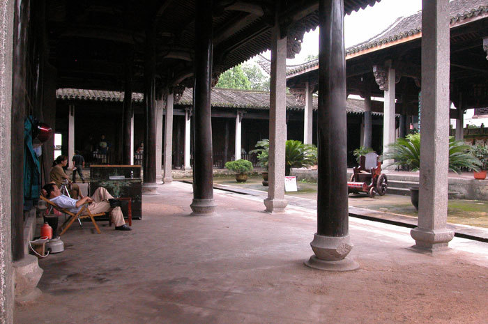 Overview of the first hall (looking left) Overview of the first hall (looking left)