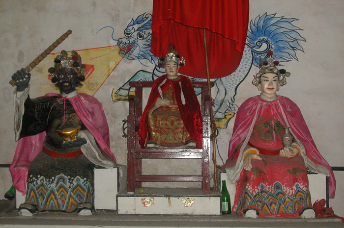 Right Third Dragon Prince (center); God of Five Grains (right); God of Wealth (left)