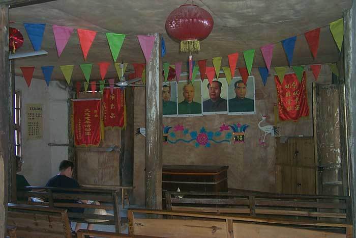 Inside view of the school. The four portraits on the front wall from right to left Zhou Enlai, Mao Zedong