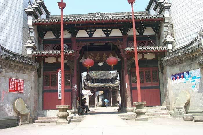 Overview of the main gate, Gate of Flowery Terrace ( Huatai men)