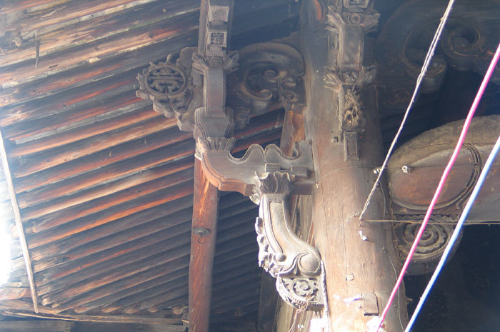 Bracket of the first hall