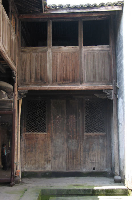 Lower floor with upper balcony (west side) Lower floor with upper balcony (west side)