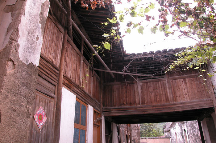 Close up of connecting second story (bridge)