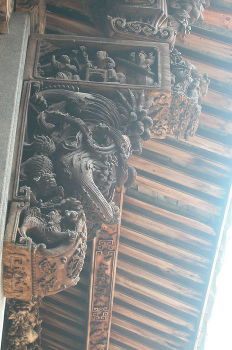 Bracket on the left front of the hall Bracket on the left front of the hall