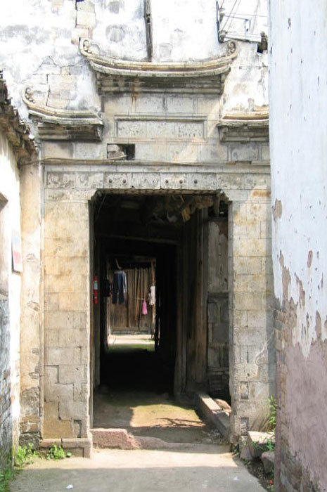 picture taken from the street of the hallway on the left-hand side picture taken from the street of the hallway on the left-hand side