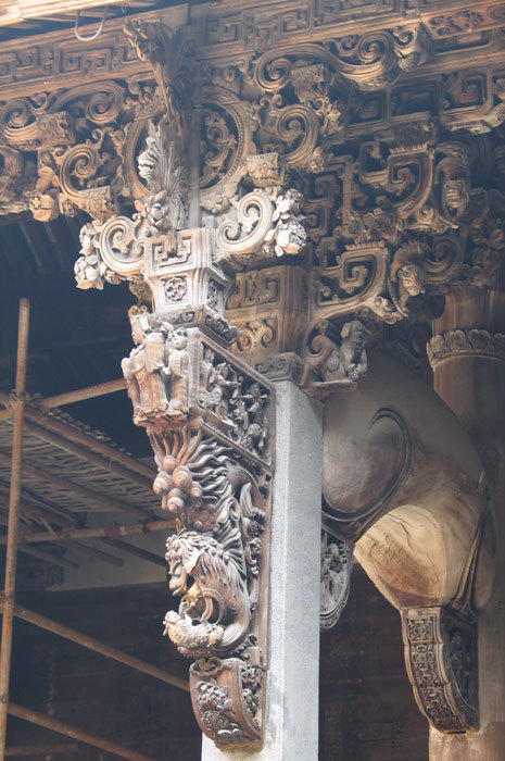 bracket detail - courtyard