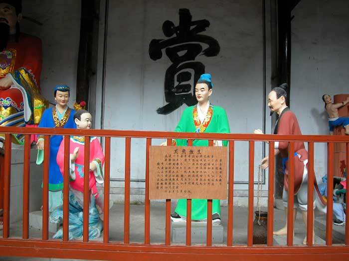 Scene of legend-Buying Fish and Releasing Them to Live Scene of legend-Buying Fish and Releasing Them to Live