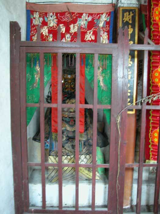 Wealth God (left) Wealth God (left)