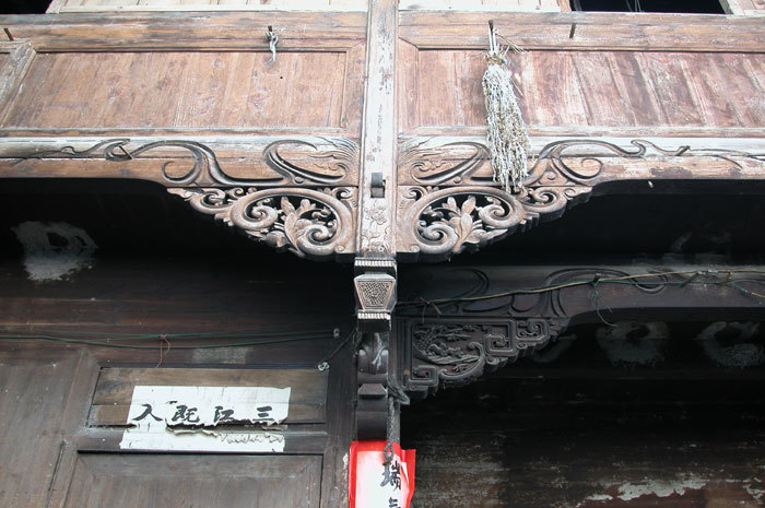 bracketing, second storey, first side courtyard