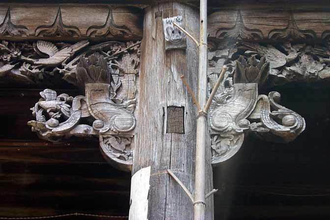 Closeup of the bracket