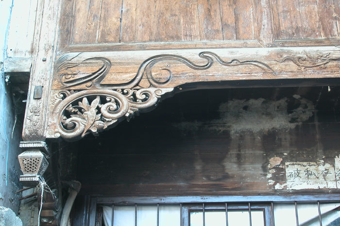 bracketing, second storey, first side courtyard-1