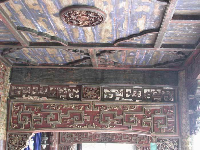 Ceiling and carved beams1