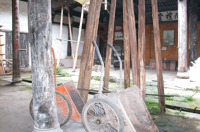 Northwestern corner of the hall Northwestern corner of the hall