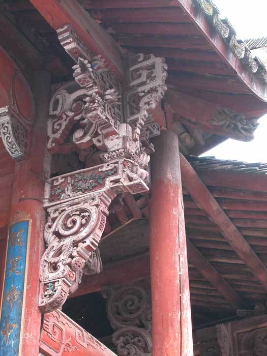 Bracket decorated with a deer2