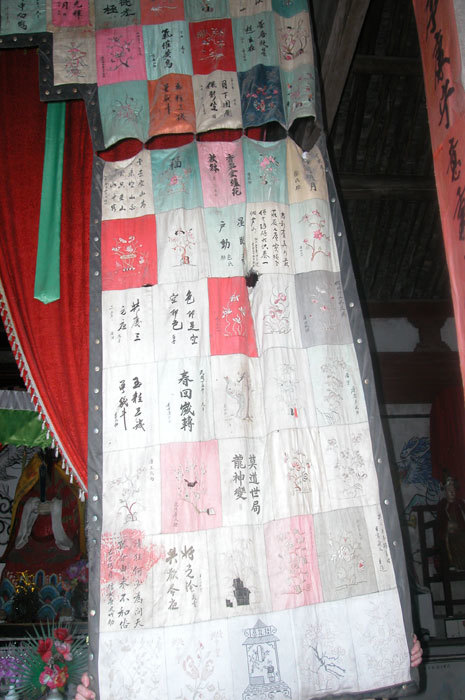 Tapestry of the main altar-1