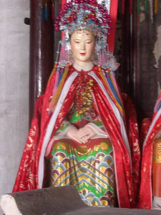 City God parents in the middle accompanied by City God and his wife2 City God parents in the middle accompanied by City God and his wife2