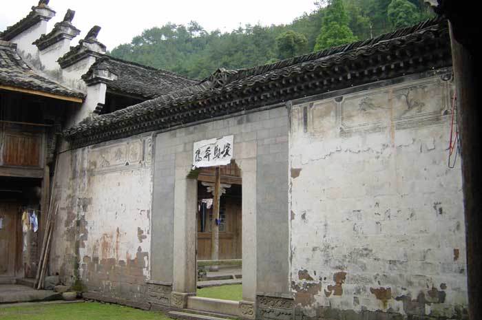 Overview of the courtyard