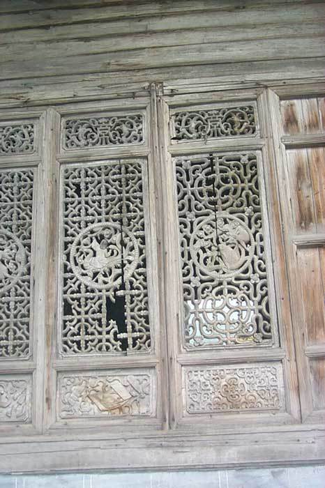 Lattice of the window on the left-hand side of the front wall-1