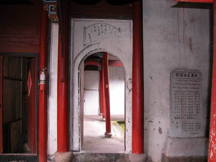 Left-hand side gateway