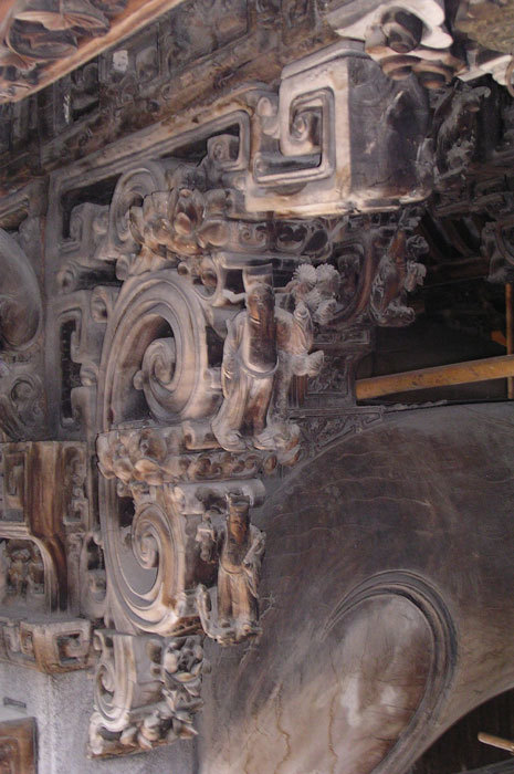 detail of pillar bracket in main hall